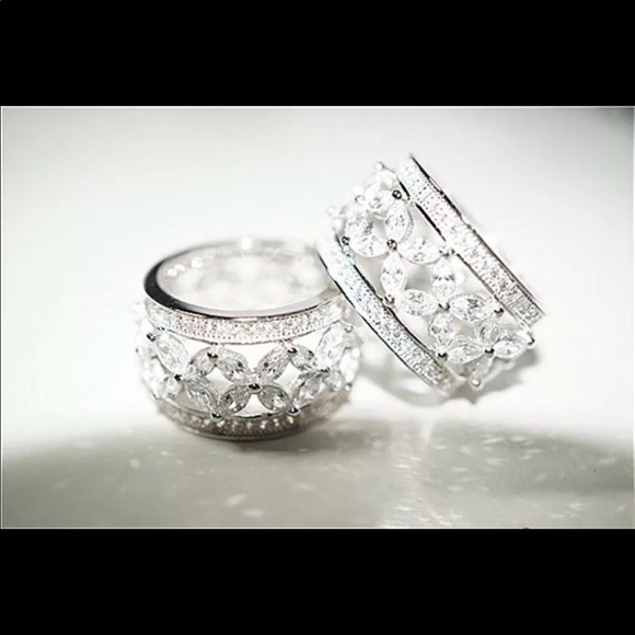 Floral Luxury 360 AAA Cubic Zirconia Diamond Ring Size 10 - Picture 8 of 8